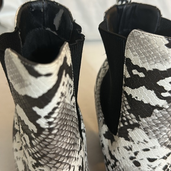 Women’s Snake Skin Booties Size 11 - Picture 6 of 6